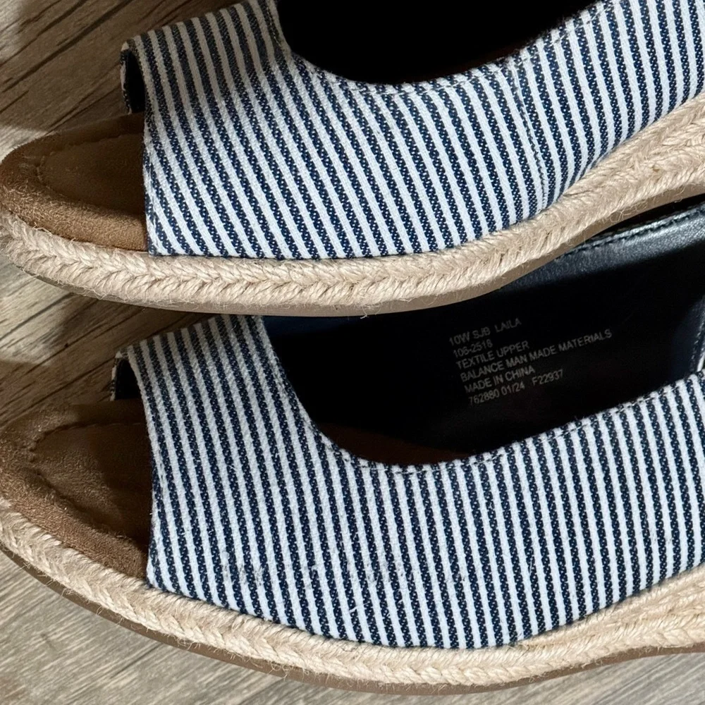 St. John's Bay Navy and White Sandals Buckle Wedge Rope Platform Women Size 10W